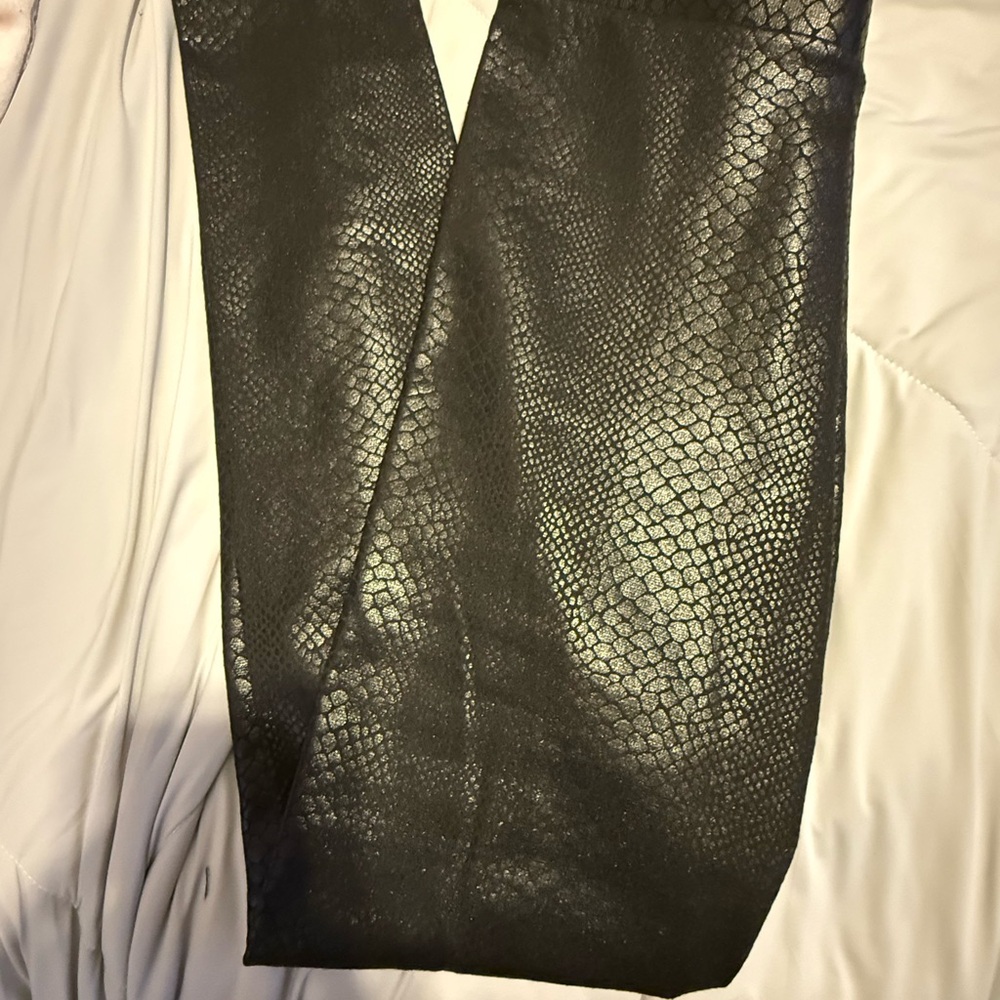Vince Camuto Shimmer Black Textured Leggings